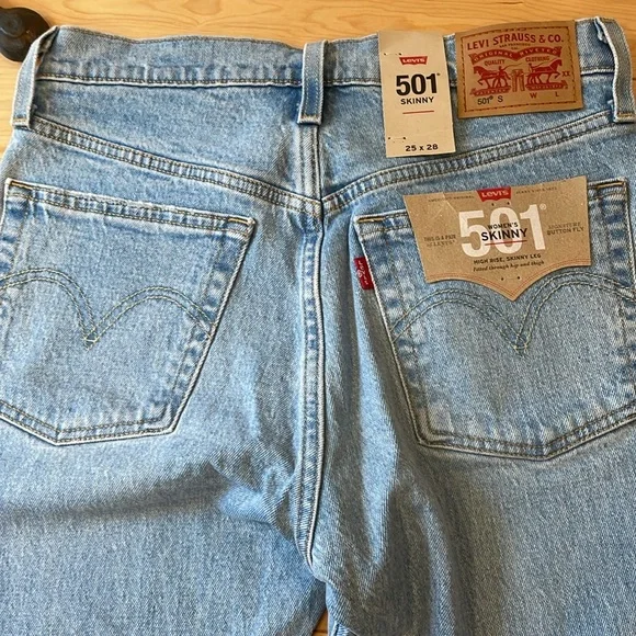 Levi’s 501 button fly skinny light wash denim 25x28 jeans - Picture 8 of 12